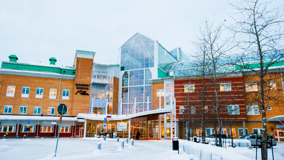 Patienter vårdas på fel avdelningar. Sunderby sjukhus brister i patientsäkerheten i samband med det, enligt en granskning.
