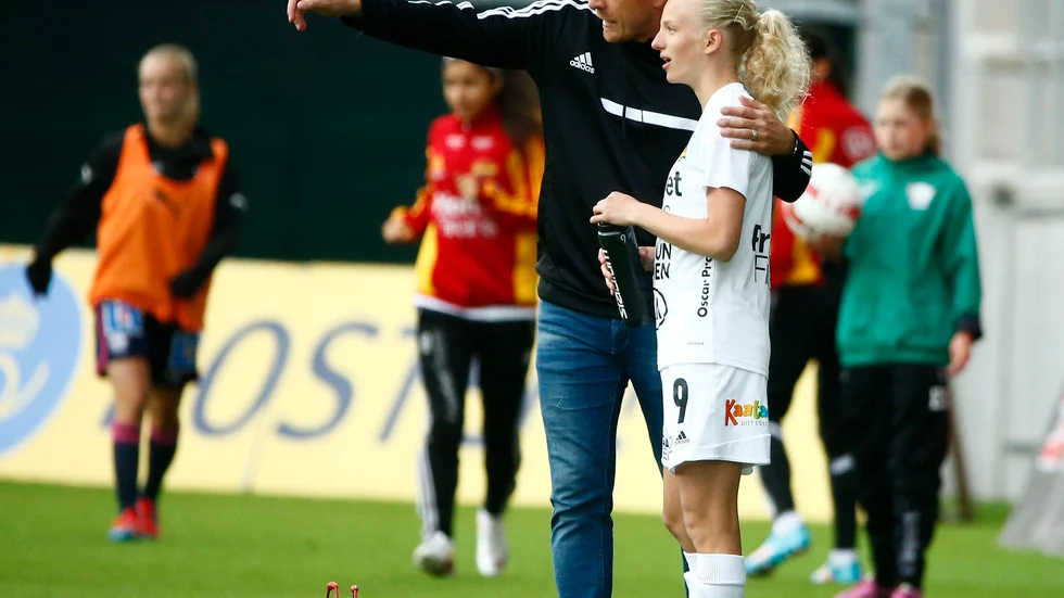 Astrid Larsson gjorde damallsvensk debut redan som 14-åring. Nu ser hon fram emot spel i PIF-dam. (Arkivbild)