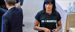 V byter fot men låtsas som ingenting