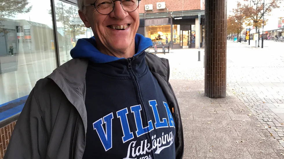 Det efterlängtade SM-guldet firade Klockrikes största Villasupporter Anders Olvegård med att spela boule i Villatröja. Nu längtar han till en ny säsong som bland annat innehåller bortaresa till Åby Tjureda.