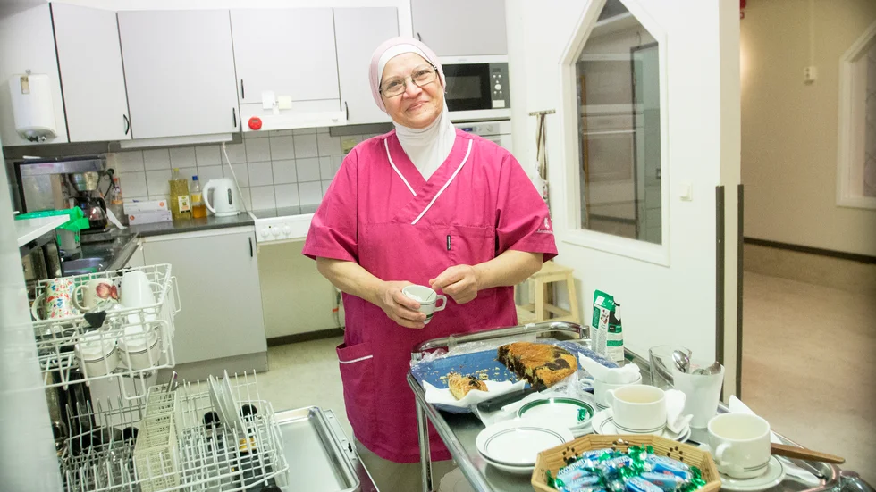 Huda Abou Table framhålls av Mikaprojektet som ett praktexempel på hur egen vilja, tidigare erfarenheter och stöd av projektet kan nå hela vägen till en anställning.