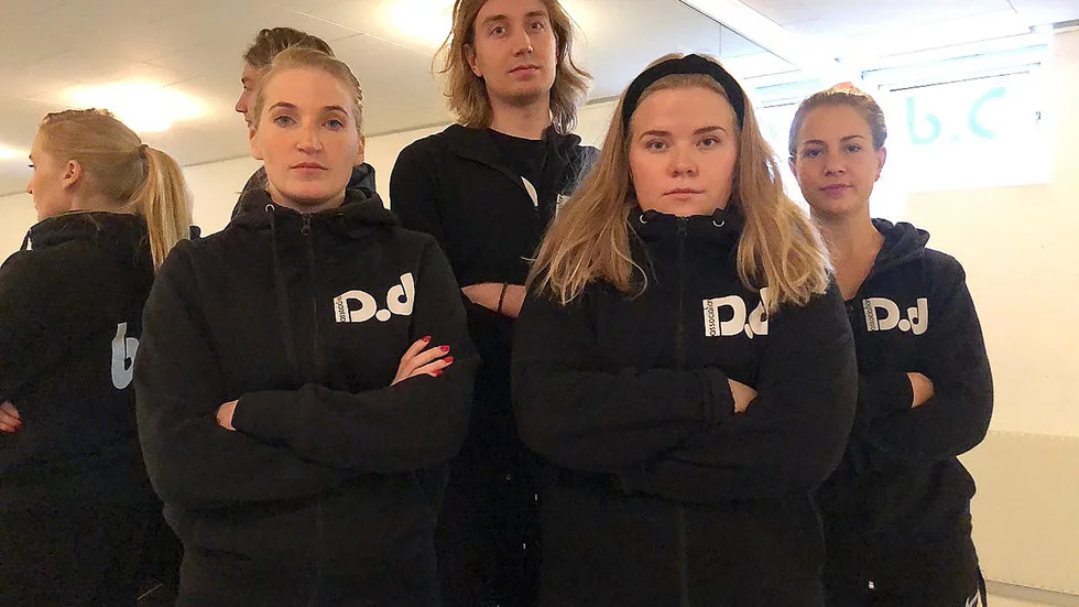 Catrin Johansson, verksamhetsledare och danslärarna Johan Söderholm, Emma Engström och Linda Lundqvist från Dance Direction hoppas kommunen ordnar en ny danslokal. Som alla ryms i.